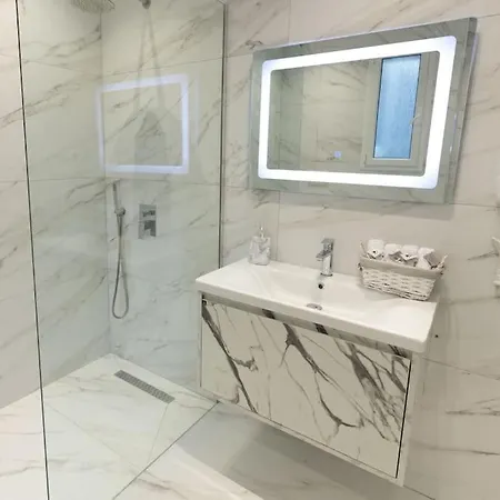 Beautiful & Luxurious *