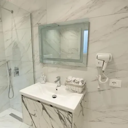 Beautiful & Luxurious Villa Vlorë
